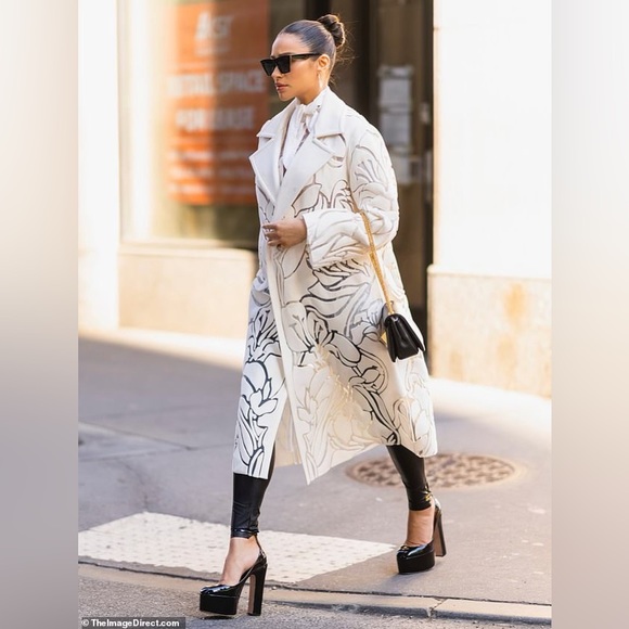 SOLD - VALENTINO Runway SS22 Floral Cutout Cashmere Coat NWT - Picture 10 of 12